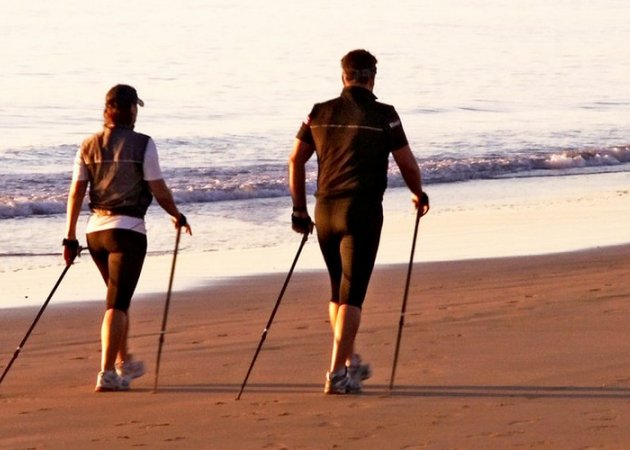 Nordic walking in spiaggia a Rimini