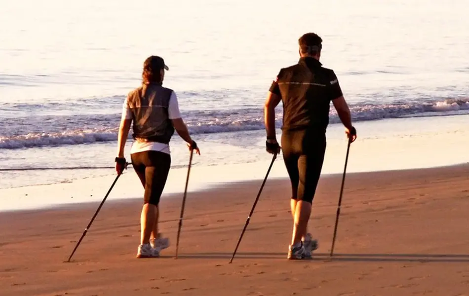 Nordic walking in spiaggia a Rimini