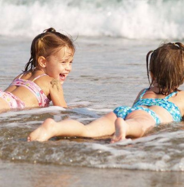 children at the sea children at the sea