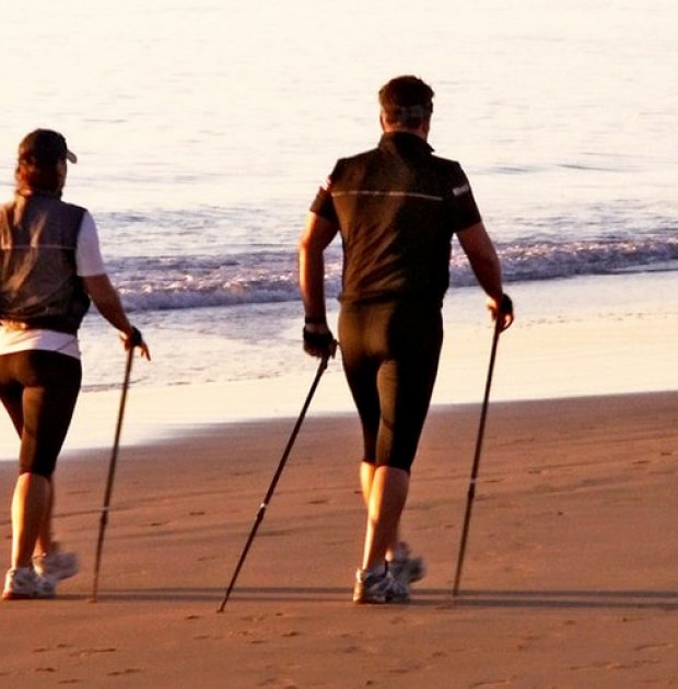Nordic walking in spiaggia a Rimini